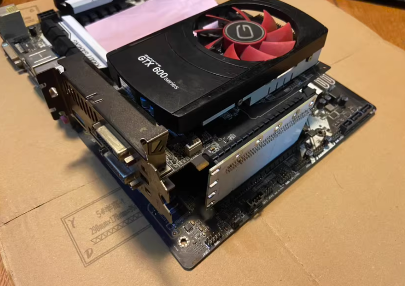 PCI-E 4.0 x16 90-Degree Left Angle Riser Card - For GPU Vertical Mount & Clean Cable Management