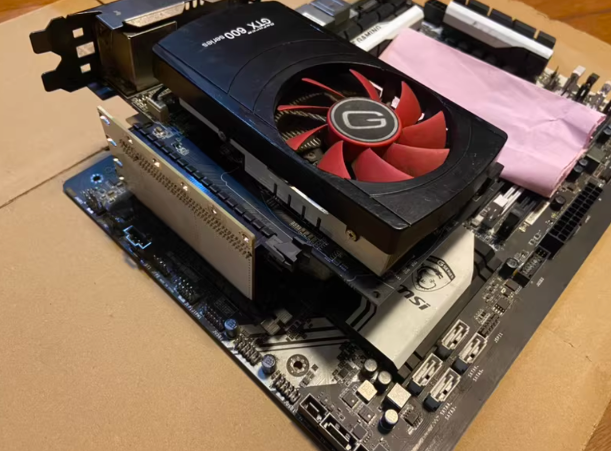 PCI-E 4.0 x16 90-Degree Left Angle Riser Card - For GPU Vertical Mount & Clean Cable Management